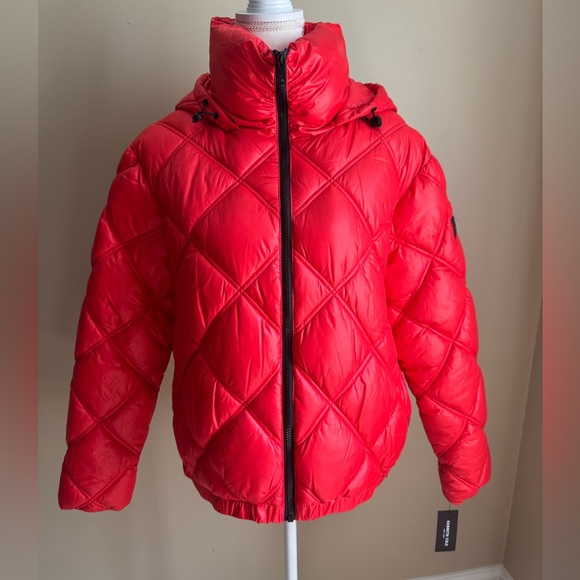 Kenneth Cole Cire Short Exposed Zip Hooded Puffer Jacket in Red NWT, $175 Retail - Picture 4 of 11